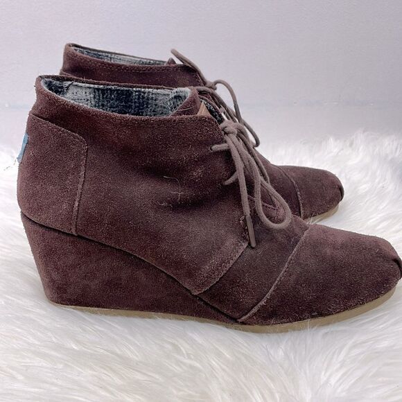 TOMS | brown suede wedge booties 10.0 front lace closure. - Picture 11 of 11